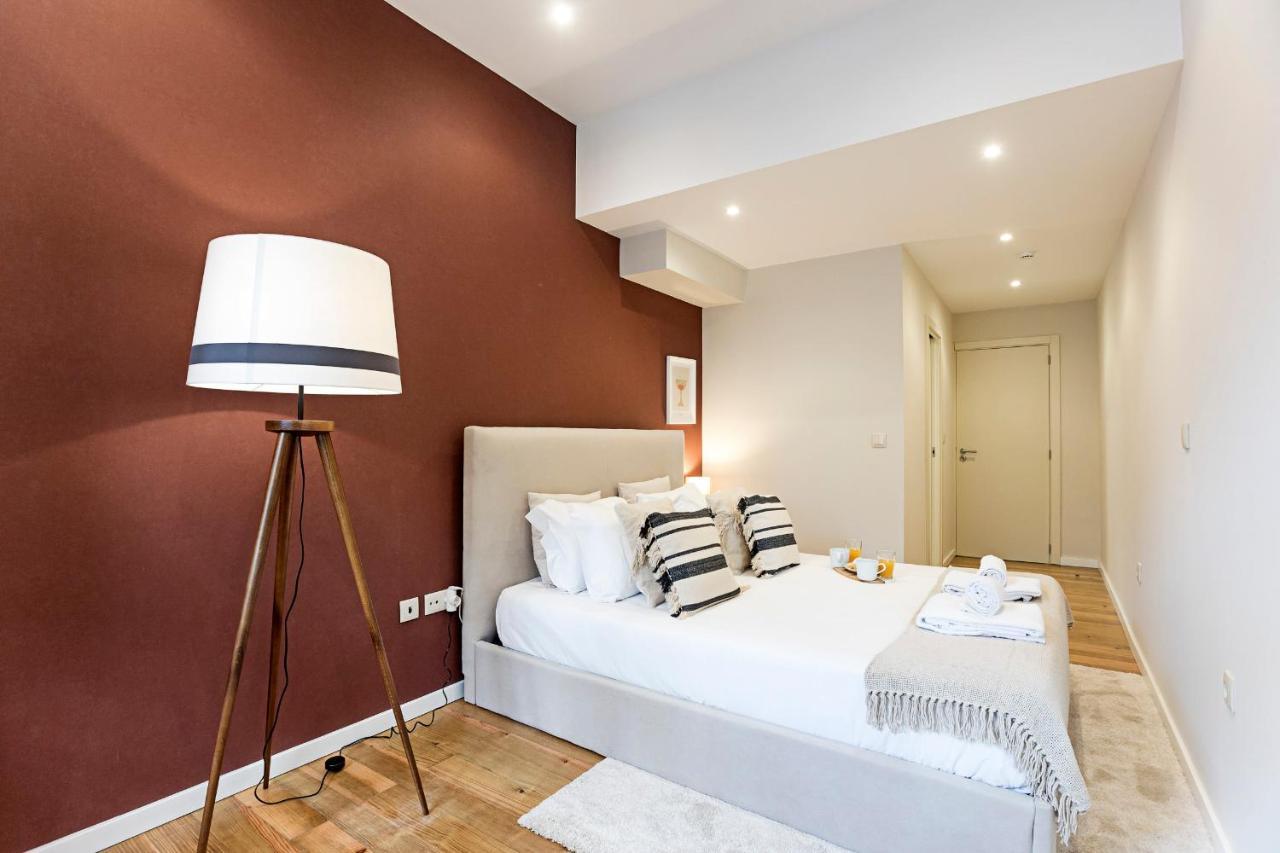 Brand New 4Br W/ 200Yrs Of History In Central Porto By Lovelystay Екстер'єр фото
